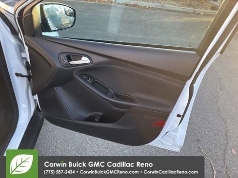 Used 2017 Ford Focus SE image 28