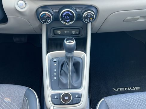 Certified 2024 Hyundai Venue Limited FWD image 15