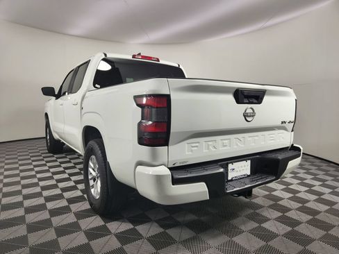 Used 2024 Nissan Frontier SV w/ Tow Package AWD/4WD image 3