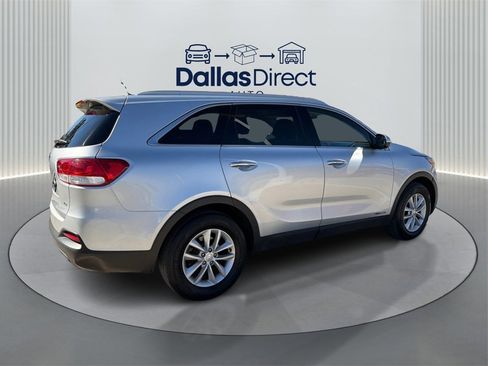 Used 2017 Kia Sorento LX image 5