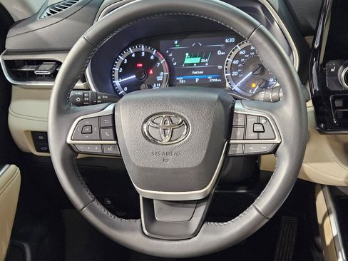 Used 2023 Toyota Highlander XLE FWD image 27