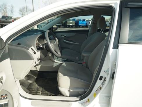 Used 2013 Toyota Corolla LE image 11