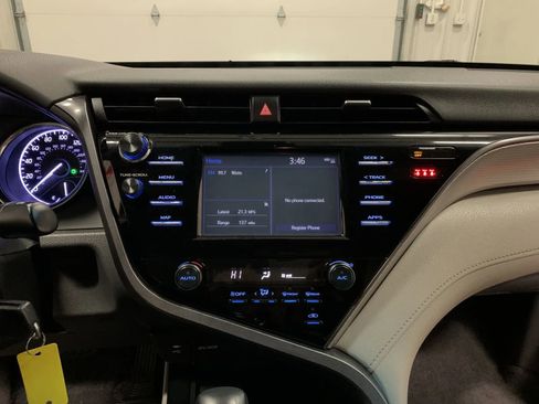 Used 2019 Toyota Camry SE w/ Carpet Mat Package image 30