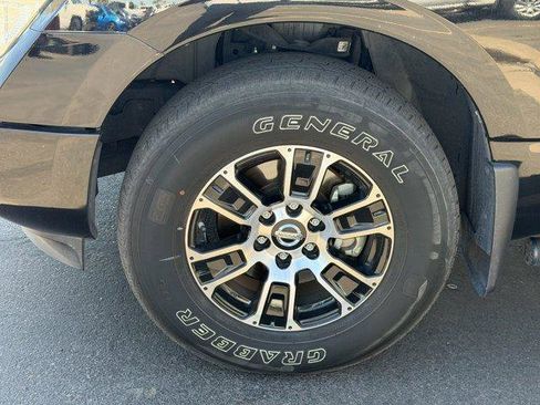 Used 2021 Nissan Titan SV w/ SV Convenience Package image 6