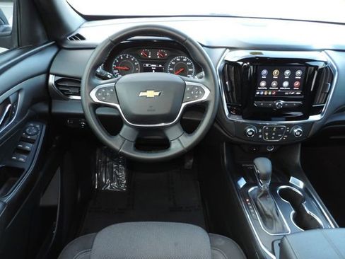 Used 2023 Chevrolet Traverse LT image 25