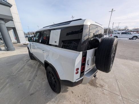 Used 2024 Land Rover Defender 110 S image 6