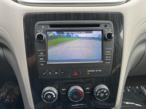 Used 2015 Chevrolet Traverse LT image 18