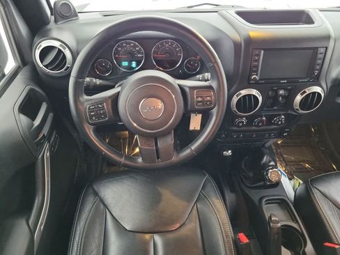 Used 2014 Jeep Wrangler Unlimited Rubicon w/ Dual Top Group AWD/4WD image 10