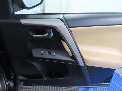 Used 2018 Toyota RAV4 XLE image 31
