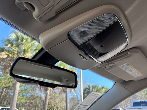 Used 2019 Chrysler 300 Touring w/ Chrome Appearance Package image 26