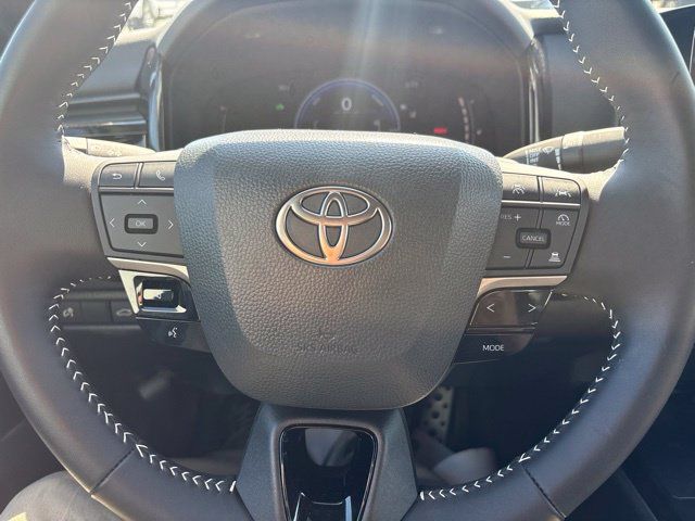 Used 2026 Toyota Camry Hybrid w/ Convenience Package FWD image 15