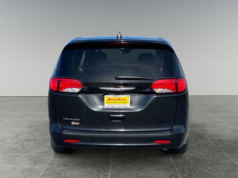 Used 2023 Chrysler Voyager LX FWD image 4