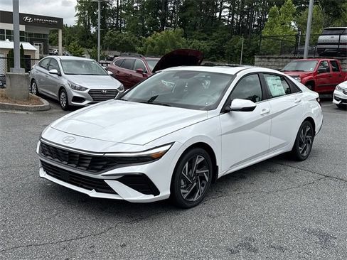 New 2025 Hyundai Elantra Limited image 3