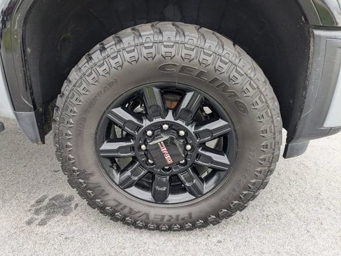 Used 2025 GMC Sierra 2500 AT4 w/ AT4 Premium Plus Package AWD/4WD image 11