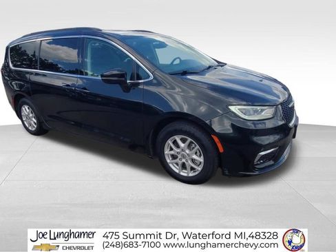 Used 2022 Chrysler Pacifica Touring-L FWD image 2