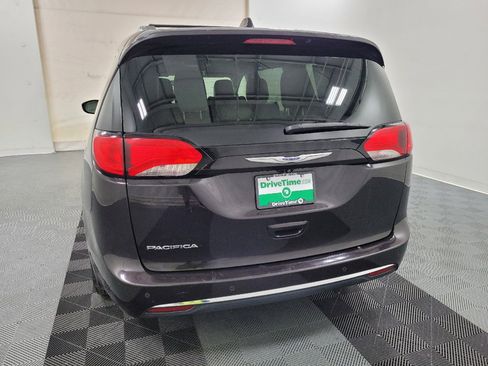 Used 2019 Chrysler Pacifica Touring-L FWD image 6