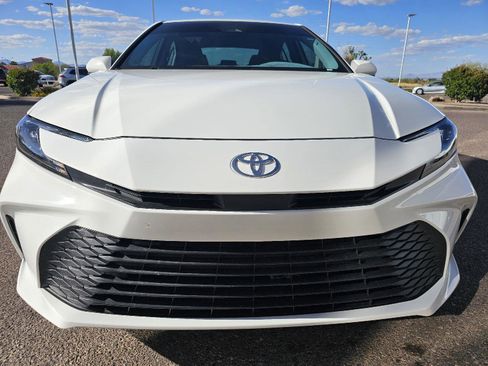 Used 2025 Toyota Camry LE w/ Convenience Package image 10