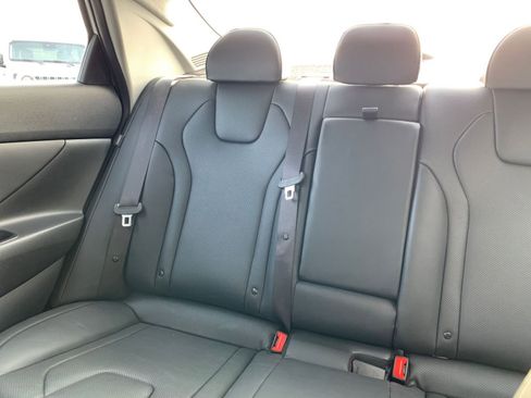 Used 2025 Hyundai Elantra Limited image 41