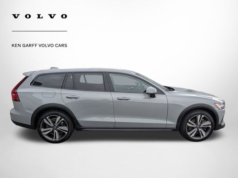Certified 2025 Volvo V60 B5 Cross Country Plus image 2