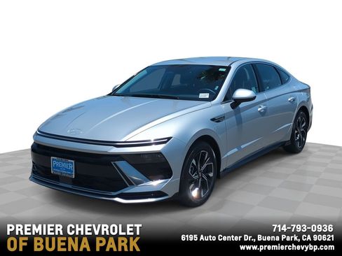 Used 2025 Hyundai Sonata SEL FWD image 1