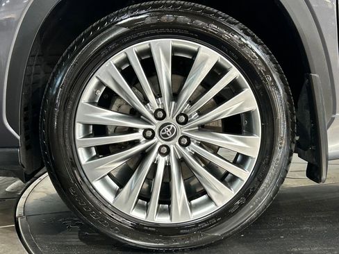 Used 2024 Toyota Highlander Platinum AWD/4WD image 28