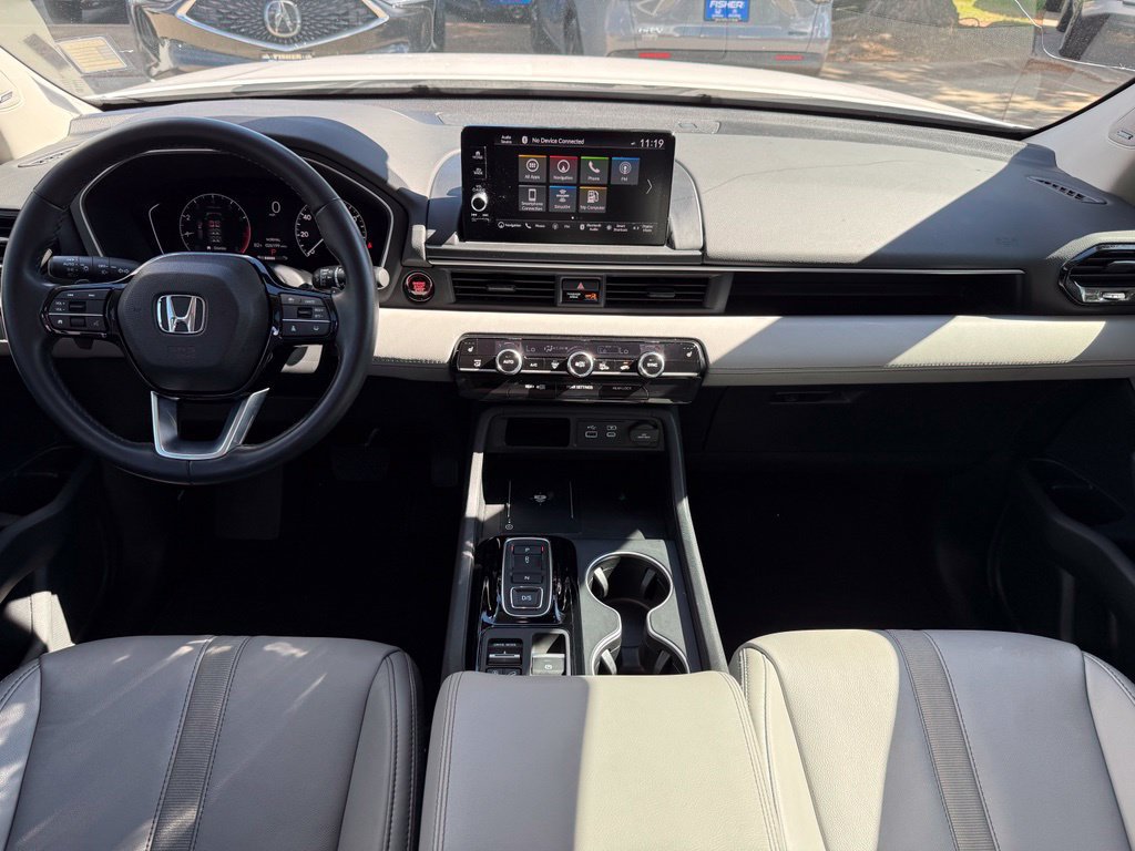 Used 2025 Honda Pilot Touring image 14