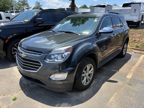 Used 2017 Chevrolet Equinox LT w/ Convenience Package FWD image 3