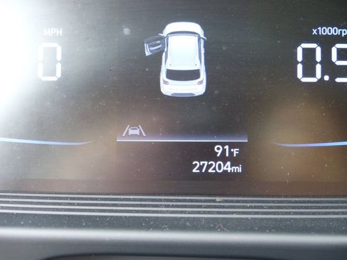 Used 2023 Hyundai Venue SEL w/ Cargo Package FWD image 29
