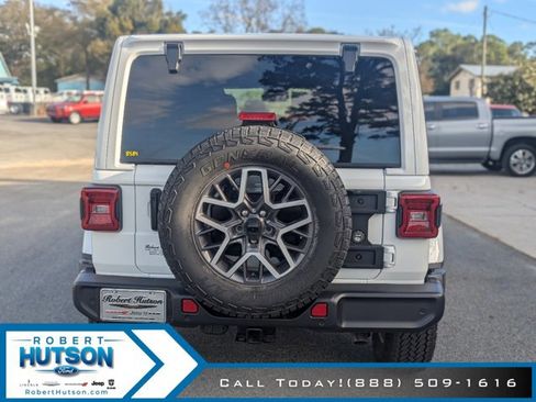 New 2024 Jeep Wrangler Unlimited Sahara w/ Technology Group AWD/4WD image 8