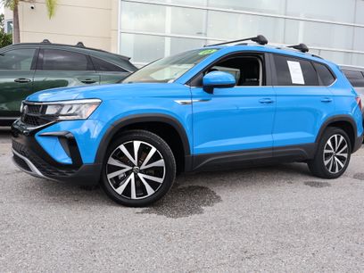 Used 2023 Volkswagen Taos SE w/ Panoramic Sunroof Package