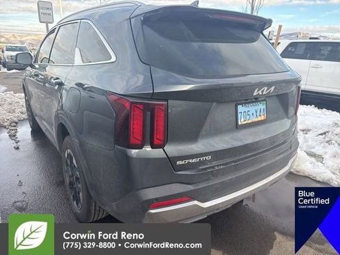 Used 2024 Kia Sorento S w/ Panoramic Sunroof Package image 9