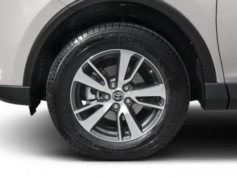 Used 2018 Toyota RAV4 XLE FWD image 11