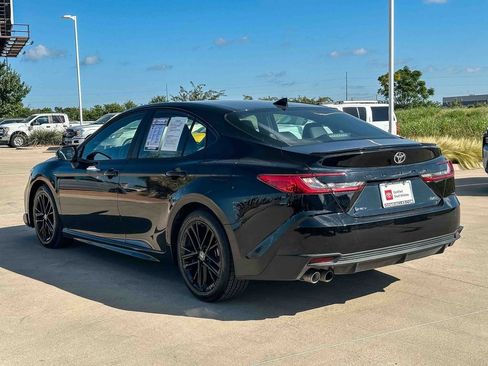 Used 2025 Toyota Camry SE FWD image 5