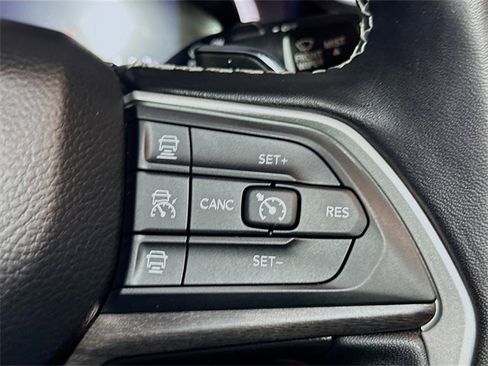 Used 2022 Jeep Grand Cherokee L Limited image 37