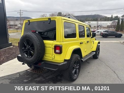 Used 2022 Jeep Wrangler Unlimited Sahara AWD/4WD image 17