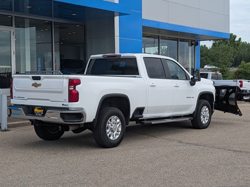 Used 2022 Chevrolet Silverado 2500 LT w/ Convenience Package AWD/4WD image 3
