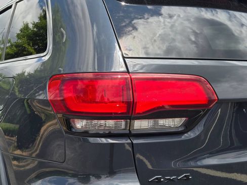 Used 2017 Jeep Grand Cherokee Altitude AWD/4WD image 9