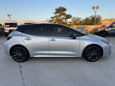 Used 2025 Toyota Corolla XSE FWD image 4