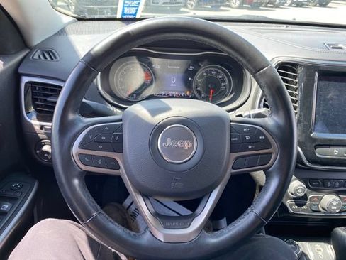 Used 2019 Jeep Cherokee Limited AWD/4WD image 5