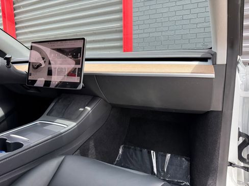 Used 2023 Tesla Model Y AWD image 23