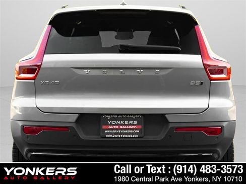 Used 2023 Volvo XC40 B5 Ultimate w/ Protection Package Premier image 7