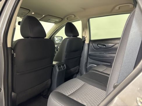 Used 2020 Nissan Rogue SV image 19