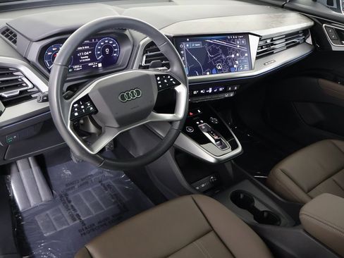 Used 2024 Audi Q4 e-tron Premium Plus image 2