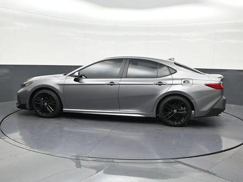Used 2025 Toyota Camry SE FWD image 2