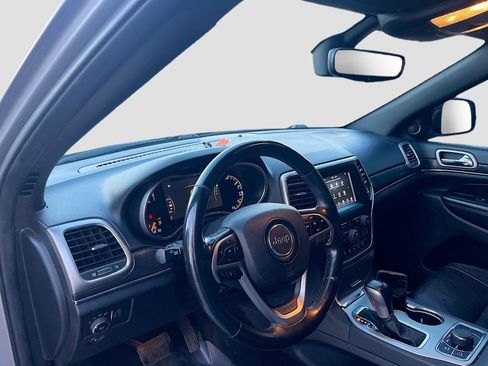 Used 2018 Jeep Grand Cherokee Limited image 9