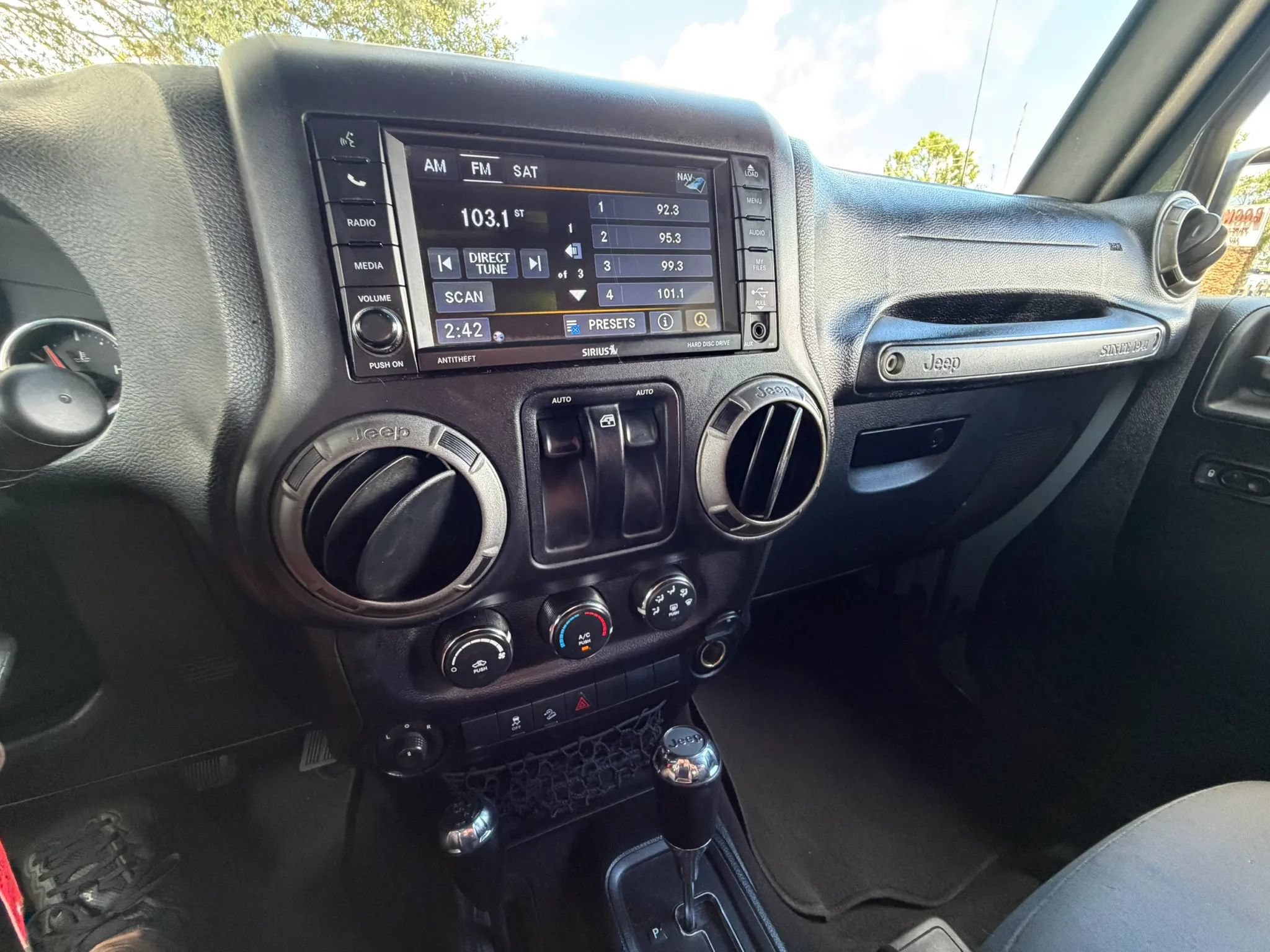 Used 2015 Jeep Wrangler Sport w/ Quick Order Package 24S AWD/4WD image 10