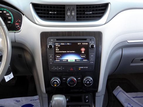 Used 2017 Chevrolet Traverse LT image 19