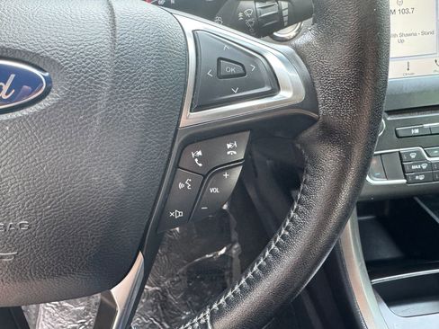 Used 2017 Ford Fusion SE w/ Equipment Group 201A FWD image 28
