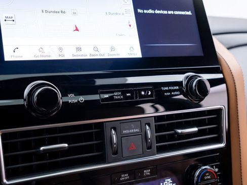 Used 2023 INFINITI QX80 Sensory w/ All-Season Package AWD/4WD image 29