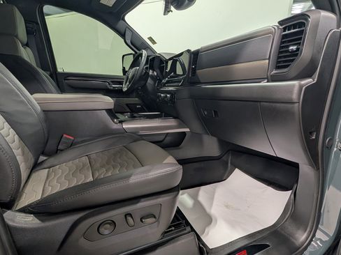 Used 2025 Chevrolet Silverado 2500 ZR2 w/ Technology Package image 19